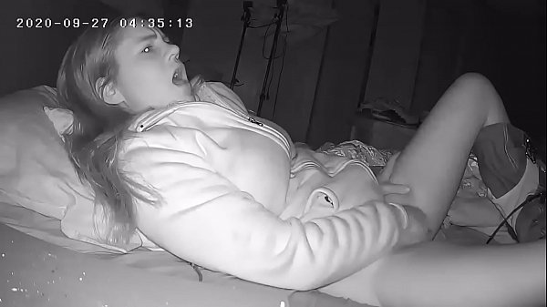 Slut Wakes Up Early To Rub Her Pussy Before Work Hidden Cam