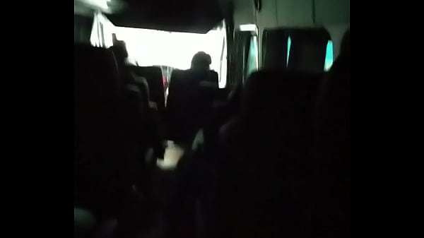 Download Video - Masturbandome en el Transporte de la Oficina mientras todos