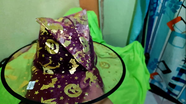 What happened is unbelievable!! The dirty chubby and sexy witch comes to my house on Halloween and I do a lot of things to her. REAL HOMEMADE PORN. HALLOWEEN SPECIAL