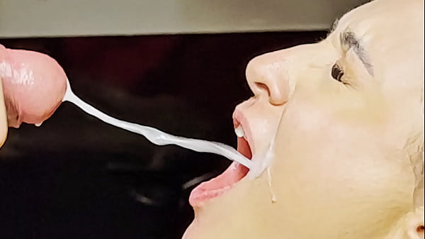 A Coelhinha sentou no pau do negão esfregando a buceta até latejar e ganhar leitinho quentinho - Completo no Cassiflix