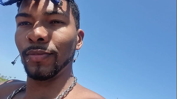 Download Video - Na Praia Novinha Ficou Com Vergonha de Continua Mamando Por Causa de Estranhos Olhando &vert; Halloween