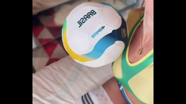 Voici pour ce jour de chaudes photos et vidéos pour encourager le Brésil et te...