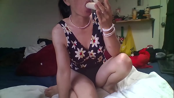 JAPAN TEEN BEAUTIFULL BODY PLAYING ON THE BED 3 min