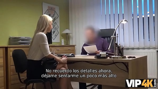 Download Video - VIP4K&period; La falta de dinero motiva a la MILF a venderle el co&ntilde;o al empleado del banco