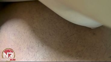 Sai do banho e peguei a filha ninfeta do meu amigo pelada na cama acabei fodendo a buceta apertada dela com um pau enorme (VIDEO COMPLETONO RED)