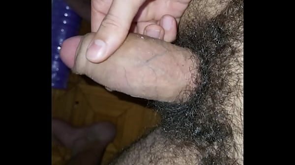 Download Video - Peludo goza de pau mole com pau liberando porra sozinho