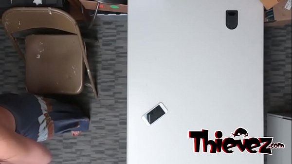 Teen thief babe uses her hot ass to avoid jail