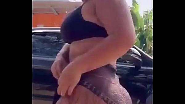 Cámara lenta en tanga