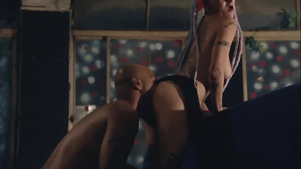 Hot tattooed giving blowjob to the black man from Pau Grande. The hot Jully DeLarge fucking with the big André Garcia, who fucked his holes and showed everything on the porn camera.