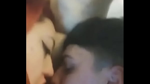 Download Video - Zorra putita chilena con amiga zorra se comen muy rico el pico