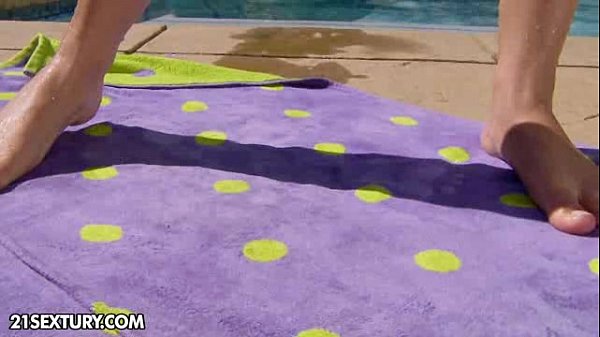 Download Video - Wannabe Footmodel