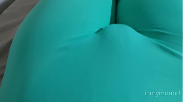 Teen with a furry pussy. You can see her hairs on her pussy through the vacuum-packed leggings - Inmymound