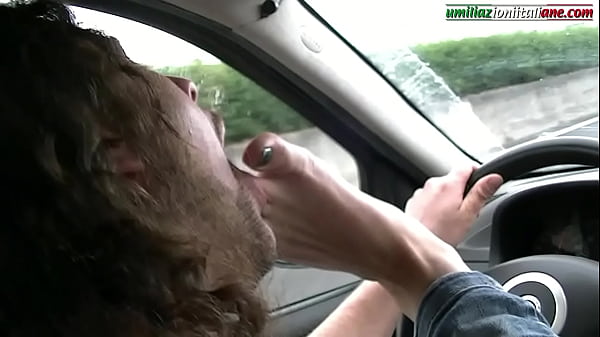UI039-Driving with Giulia- Foot s. in the Car