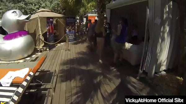 Vicky Vette And Penny Pax Lick Their Pussies At The Hotel Room!