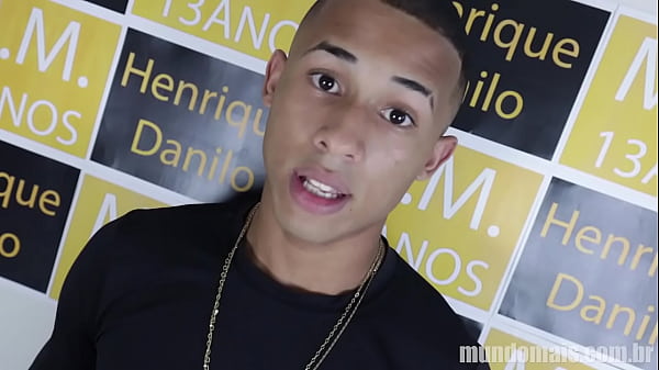 Download Video - Novinho transa com Homem pela primeira vez