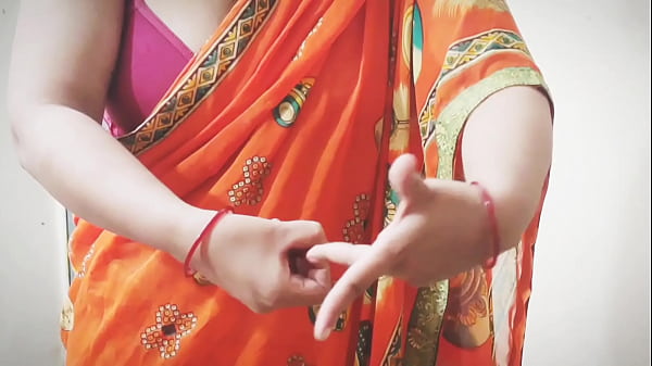 Download Video - Sangeeta getting hot pissing