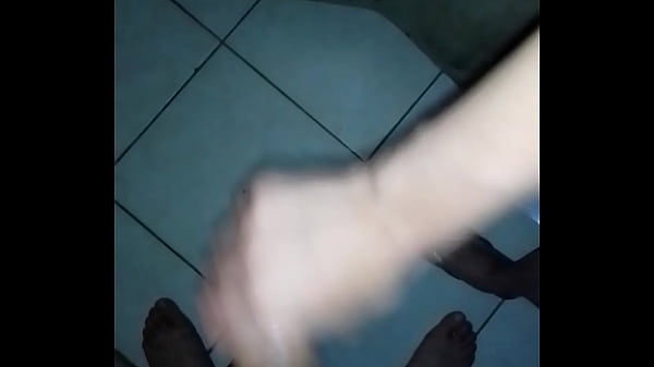 Download Video - se nos corta la luz y asi nos divertimos con paja y masturbacion mutua hasta el final