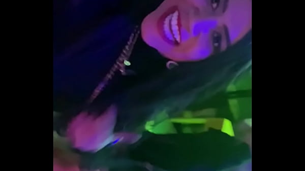 Download Video - NO BAR COM AMIGA APROVEITEI PARA MAMAR O GAR&Ccedil;ON NO BANHEIRO