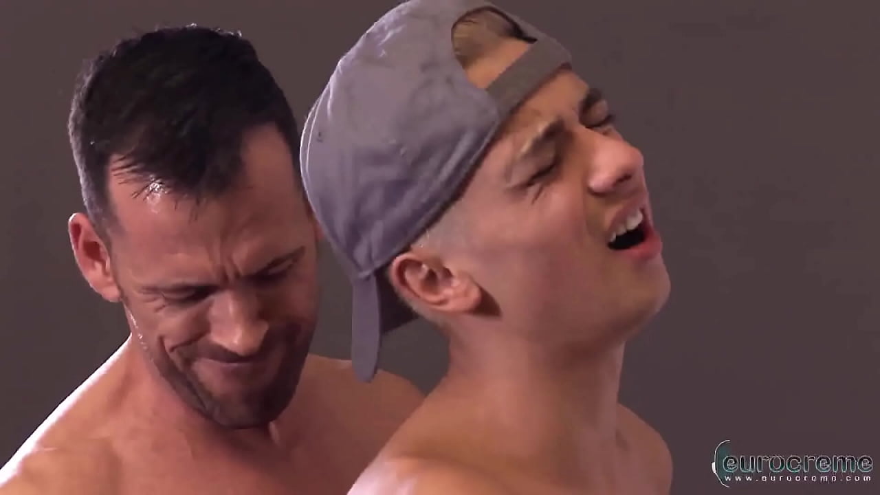 Maduro se coje al hijo de su vecino
                   teen mature young old gay big cock big dick lad jovencito muchos negros