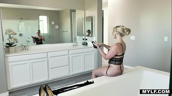 Blonde MILF Loves Getting Her Pussy Filled With Thick Cock- Lisey Sweet