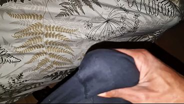 Atrapo a mi cu&ntilde;ada en pijama corto sexy acostada con la puerta abierta, la destapo, me confunde con su novio y termino follando su co&ntilde;o apretado