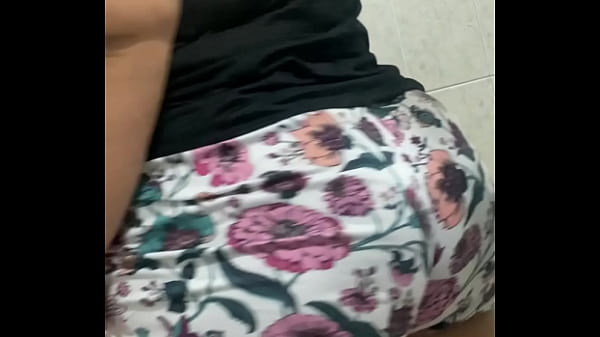 Download Video - LATINA gordibuena provocando en la ducha con su gran CULO y grandes TETAS jabonosas