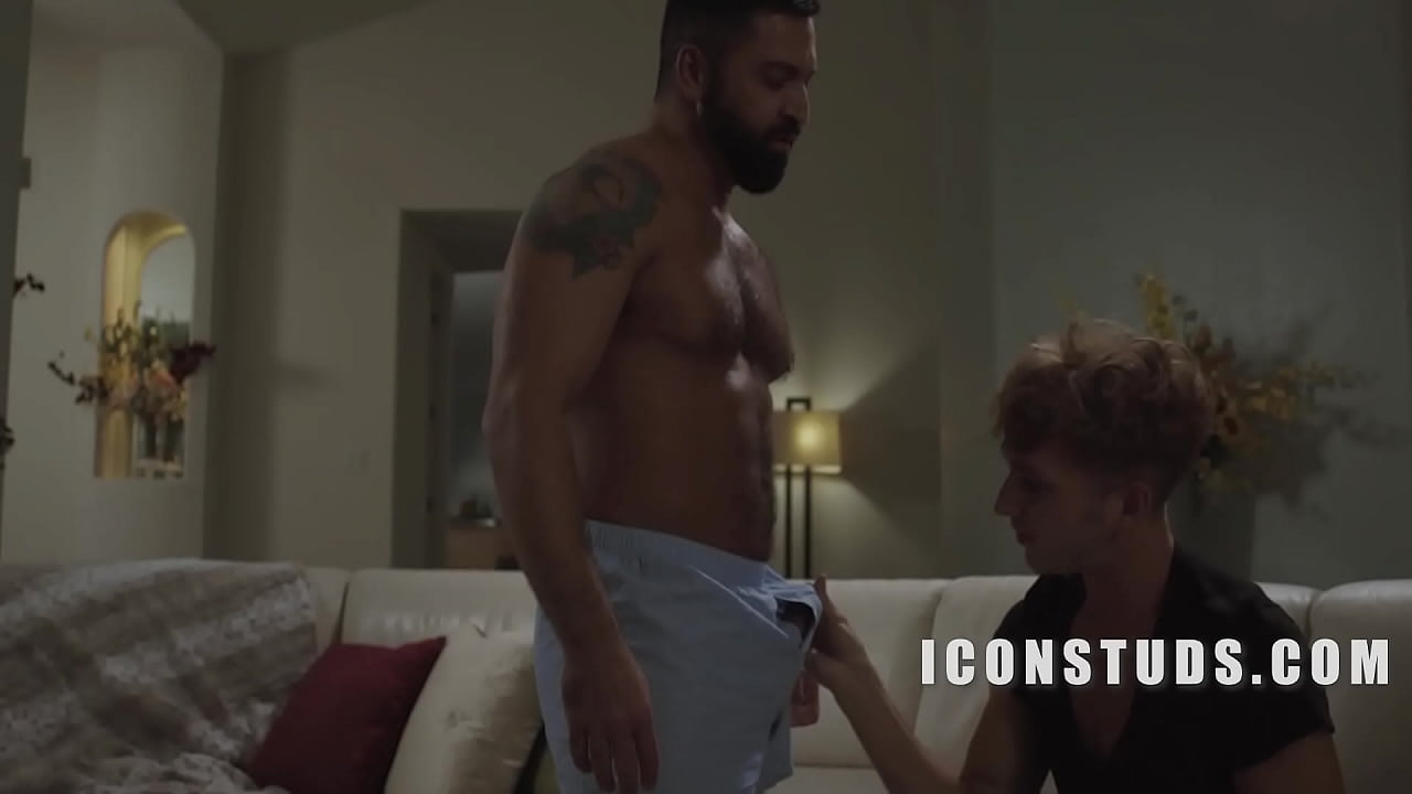 Twink tiene un momento con su padrastro macho
                    anal blowjob bareback muscular studs hunk stepdad raging step dad gay oral gay studs gay fetish bareback gay muscle hunk hot hunks gay pounding step son cameron basinger step dad and step son muchos negros
