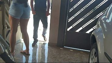 The hot neighbor teased him in her short shorts, he couldn't resist and ended up having sex with her without mercy!