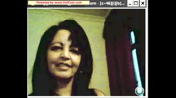 Brunette showing tits on cam