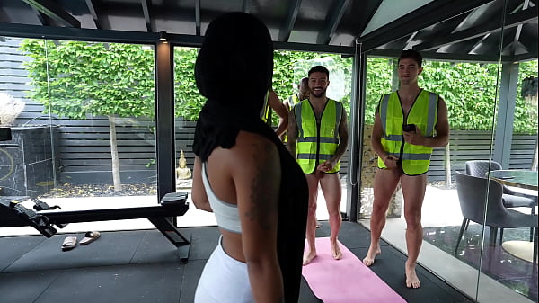 Download Video - Arab girl turns on the workers in the gym and we end up in a gangbang