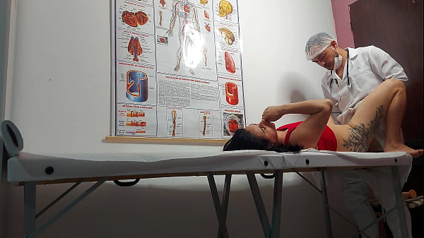 Gynecologist sticks finger in ass and fucks patient!