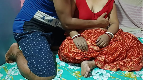 Desi Bhabhi in Saree - Fucked Hard by Devar