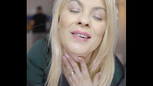 SPONTANEOUS BLOWJOB AND CUM SWALLOWING DURING A WHATSAPP VIDEO CALL