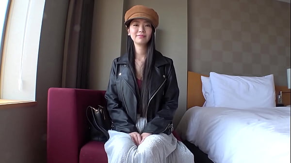 https://bit.ly/3Ub0i84 Erika, with her long, silky hair, is a beauty in Shibuya! Her cleavage is clearly visible through her top! She must have big tits! Erika is a married woman!