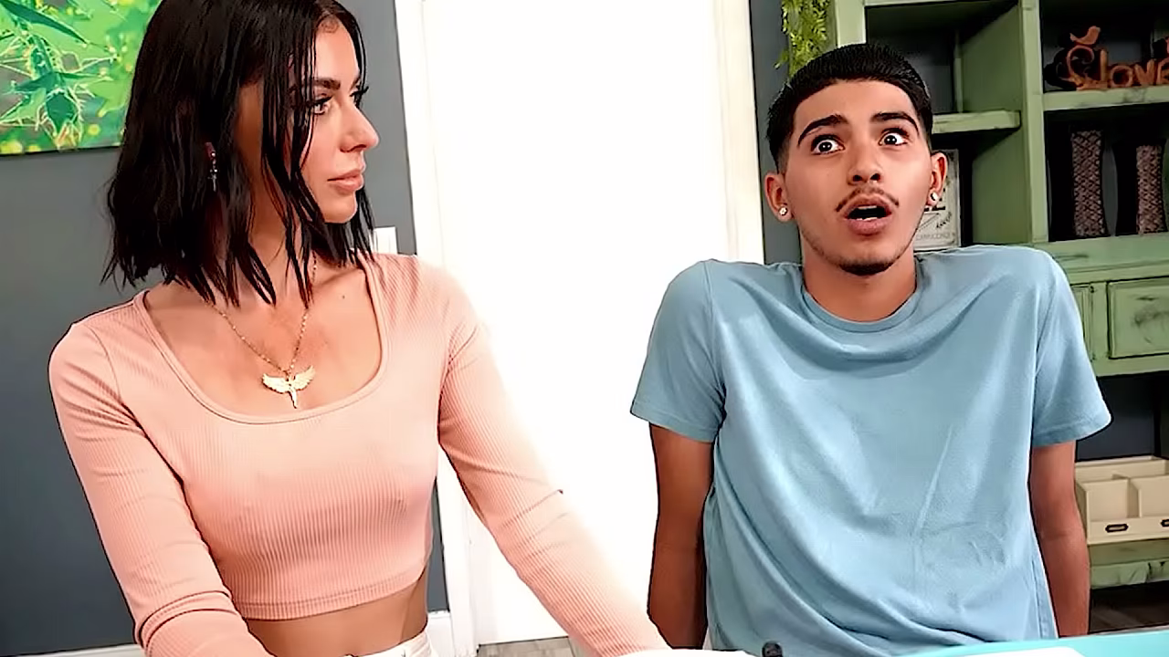 La madrastra Venus ayuda a su hijastro estresado con una dura tarea de ordeño.
                    babe milf blowjob handjob brunette doggystyle oral gorgeous small tits stepmom stepson pretty face milf porn step mother muchos negros
