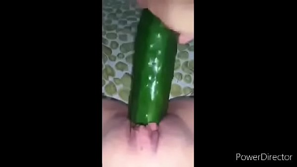 Download Video - Mi h&period; tenia que aguantar un pepino como su mama