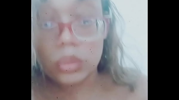 Novinha s&oacute; de calcinha gozei vendo ela