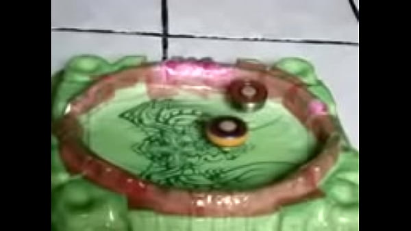 BATALHA MUITO ENERGICA ENTRE NOS CORPOS FLAMEJANTES