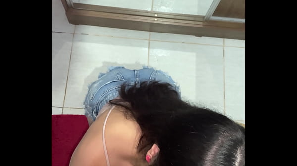 Debora Mendes' POV blowjob on Wellington Ribeiro, ass reflection in the mirror and intense facial at the end