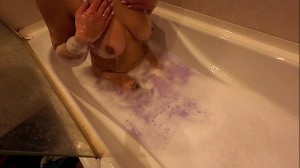 Married neighbor allowed me to bath together. Incredible sexy video