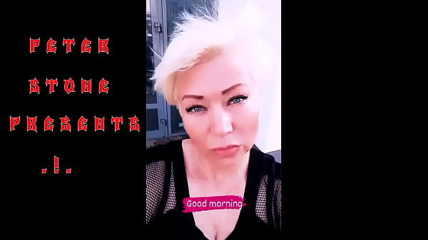 Sandy stretchig her asshole with plugs an dildo. Having fun and squirting in the end