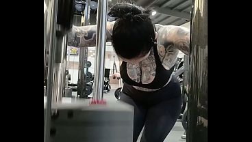 Melody Radford shows off hot body at the gym