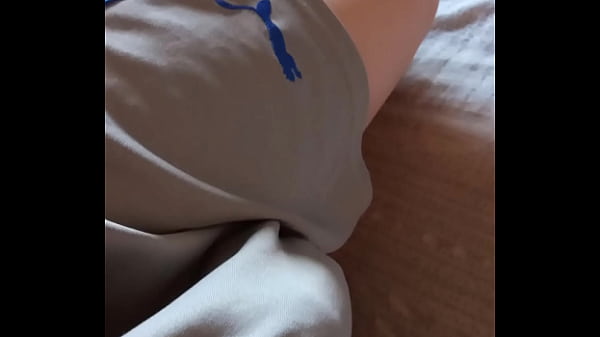 Moglie incinta si d&agrave; una toccata veloce