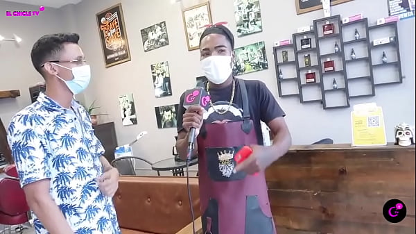 Llega a la barbería del 3men stilo a lo teriyaki.