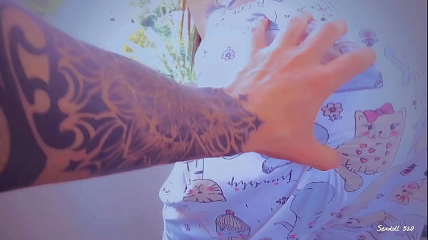 Download Video - O padrasto aproveita NOVINHA COM UM RABO PERFEITO &sol; TOMA LEITE NO CU - SEXDOLL520