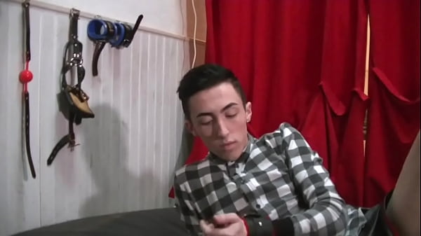 2434 the twink RYAN fucked by PABLO BRAVO