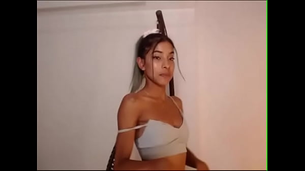 Dianne Nanatzu and her Alluring Shoulder Dance
