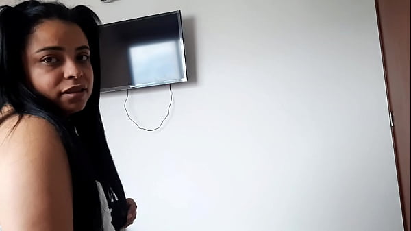 Download Video - Le pido ayuda a mi hermanastra con la tv&period; Termina chup&aacute;ndome la polla&period;