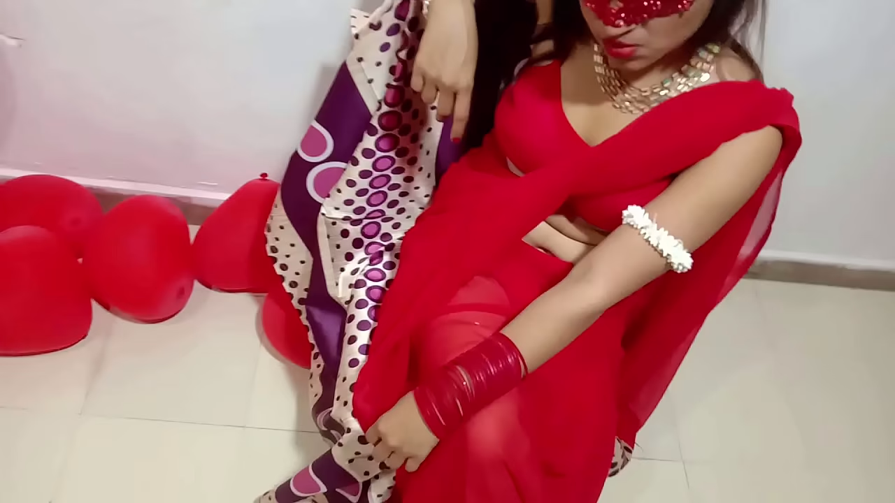 Esposa India Recién Casada En Sari Rojo Celebrando San Valentín Con Su Esposo Desi - Full Hindi Best XXX
                    homemade pussy fucking housewife couple desi christmas muchos negros