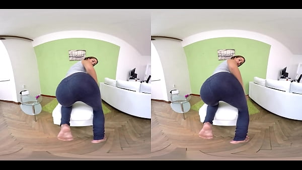 VRSexyGirlz.com WITH BRAIDING'S SHOWING SEXY ASS VR